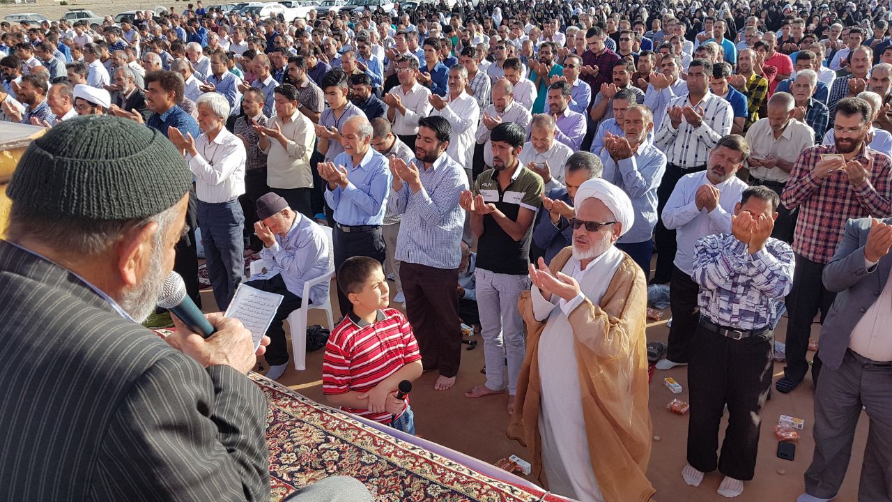 نماز پرفضیلت و با شکوه عید سعید فطر در مصلای کوهپایه برگزار شد