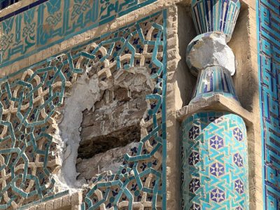 تخریب تزیینات سردر «خانقاه شیخ‌ عبدالصمد» نطنز با هدف یافتن گنج