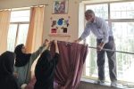 اینجا پرده‌های کلاسی هم به دست دانش‌آموزان دوخته می‌شود