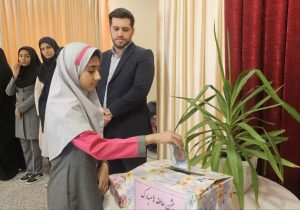 طنین دلنشین زنگ عاطفه‌ها، شکوفه‌های همدلی را در قلب دانش‌آموزان کوهپایه نشاند