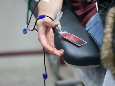 در روزهای آخر تابستان، بیماران نیازمند به خون را فراموش نکنیم