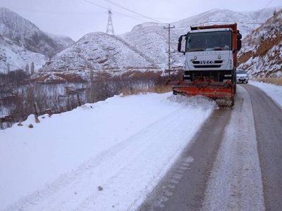 انجام ۷ هزار کیلومتر-باند عملیات برف‌روبی در راه‌های استان اصفهان طی هفته اخیر