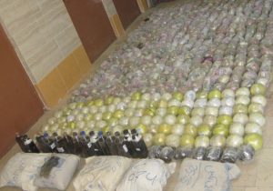 توقيف پژو 405 با 550کيلو مواد مخدر