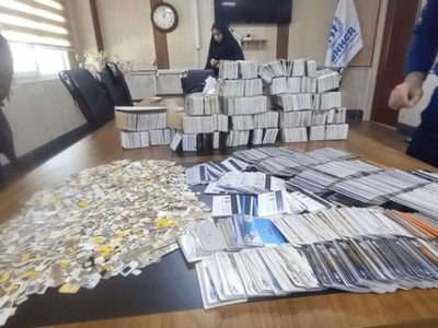 کشف 560 سيم کارت و کارت بانکي از مخفيگاه کلاهبردار