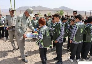 پاکسازی طبیعت با مشارکت دانش‌آموزان در پارک ملی قمیشلو