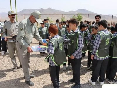پاکسازی طبیعت با مشارکت دانش‌آموزان در پارک ملی قمیشلو