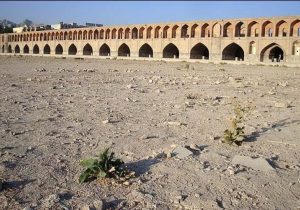 بحران کم‌آبی زاینده‌رود روی میز تصمیم‌گیری؛ اولویت با تأمین آب شرب