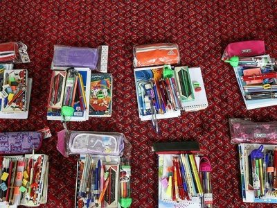 فیلم| توزیع ۵۰۰ بسته نوشت افزار در کوهپایه