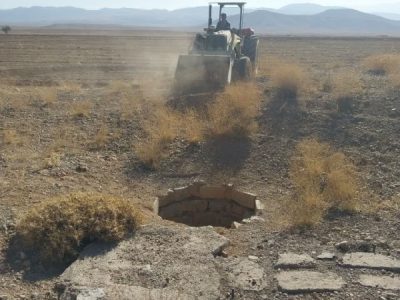 مسدودسازی یک حلقه چاه غیرمجاز در منطقه قبرکیخا شهرستان سمیرم در استان اصفهان