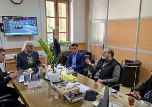 هنرمندان عرصه تئاتر و سینما از زبان هنر برای ایجاد فضای نشاط‌انگیز جامعه استفاده کنند